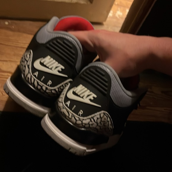 Retro 3 Jordan’s cement - Picture 2 of 5